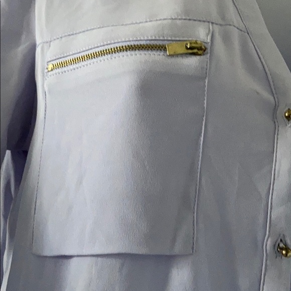 Express button placket blouse - Picture 3 of 6